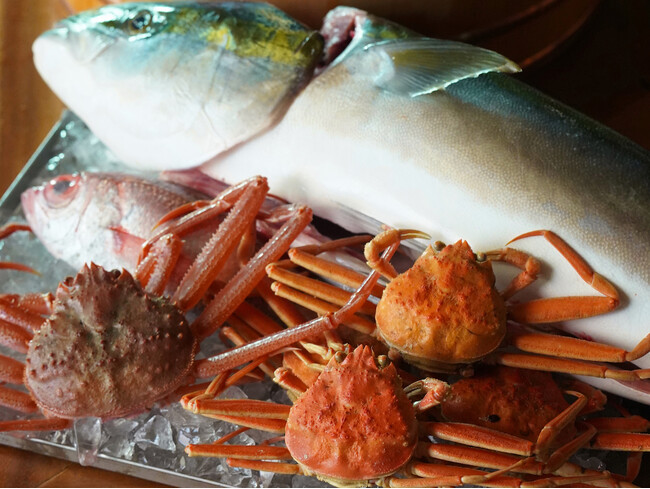 香箱蟹、のどぐろ、ブリなど、北陸の旬の食材をメインとしてお料理をご用意。
