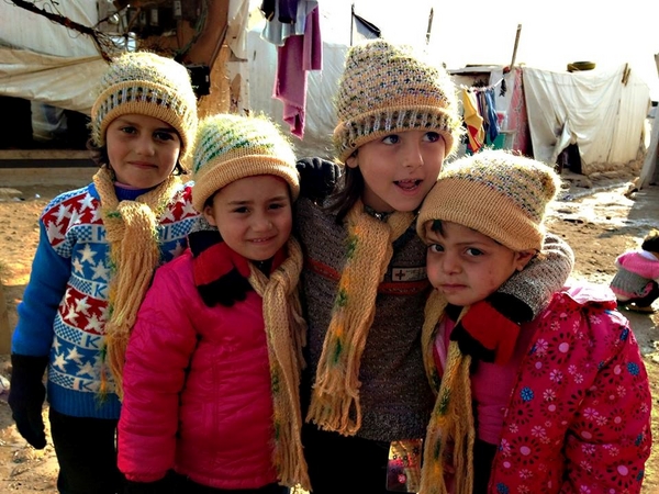 © UNICEF/Lebanon2013/Salam Abdulunem　レバノンの難民キャンプで、支援物資の防寒着を身にまとう、シリア避難民の子どもたち。