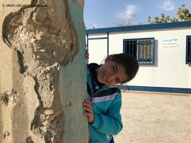 1年ぶりに学校に通えるようになった、11歳のワヒダちゃん。(2017年11月8日撮影) (C) UNICEF_UN0145435_Charbonneau