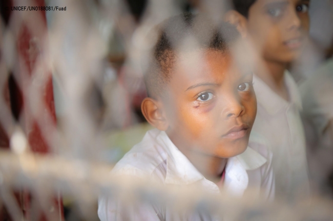 学校で授業を受ける男の子。 (2018年3月13日撮影) (C) UNICEF_UN0188081_Fuad