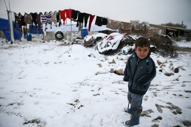 ©UNICEF/Lebanon 2013/Ramzi Haidar  寒さに身を縮めるシリア難民の子ども