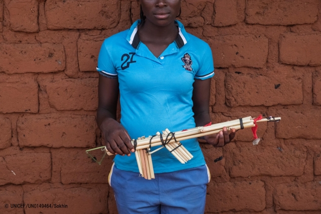 武装勢力から解放され、学校に通えるようになった女の子。(2017年11月撮影) (C) UNICEF_UN0149464_Sokhin
