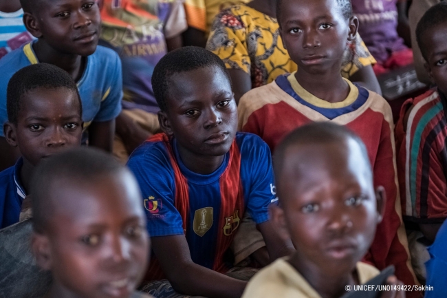 中央アフリカ共和国 情勢悪化 130万人の子どもたちに人道支援が必要 プレスリリース 公益財団法人日本ユニセフ協会のプレスリリース