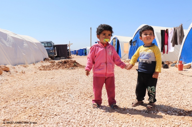 シリアの難民キャンプに滞在する子どもたち。(2018年4月25日撮影) (C) UNICEF_UN0207858_Al-Issa
