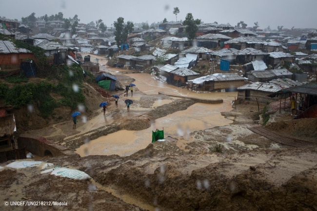 モンスーンの豪雨に見舞われるバルカリ難民キャンプ。(2018年6月12日撮影) © UNICEF_UN0218212_Modola