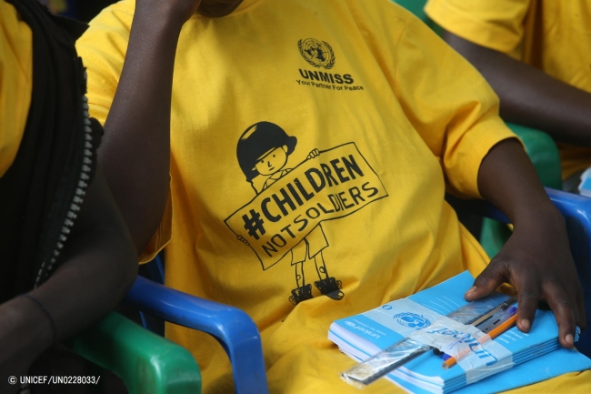 式典に参加し、支援物資を受け取った子ども。(2018年8月7日撮影) (C) UNICEF_UN0228033_