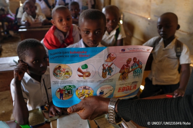 エボラ出血熱から自分たちを守る方法を学ぶ子どもたち。(2018年9月12日撮影) © UNICEF_UN0235949_Nybo