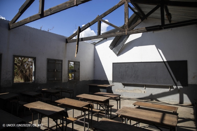 イダイの被害を受けたモザンビークの中学校。(2019年3月25日撮影) © UNICEF_UN0292281_DE WET