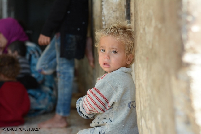 重度の急性栄養不良に苦しむ2歳のアマルちゃん。(2019年3月撮影) © UNICEF_UN0315802_