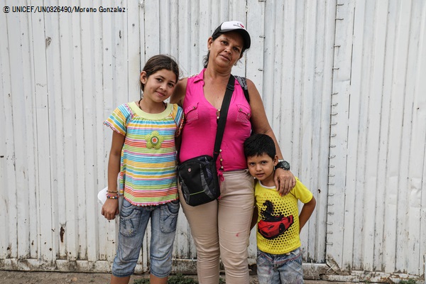3か月前にコロンビアに移動してきたベネズエラ移民の家族。(2019年7月10日撮影) © UNICEF_UN0326490_Moreno Gonzalez