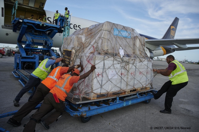 ナッソーの空港に到着したユニセフの緊急支援物資。(2019年9月7日撮影) © UNICEF_UN0341916_Noorani