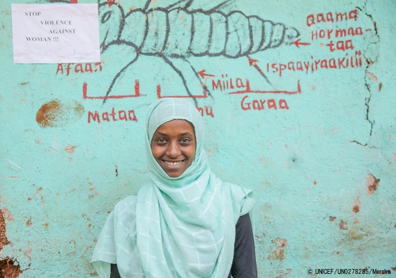 14歳のアヤテさんは学校のジェンダークラブで得た知識と励ましのおかげで、両親に結婚させられそうになったとき勇気を持ってノーと言うことができた。(2019年1月撮影,エチオピア) © UNICEF_UN0278285_Mersha