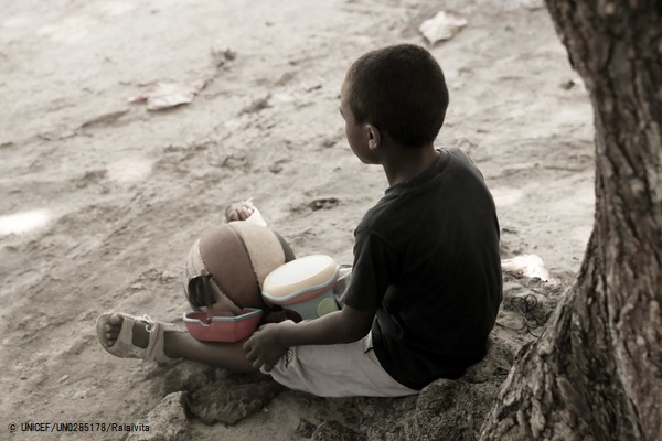 母親から繰り返し身体的虐待を受けた経験をもつ8歳のマヘリーくん。(マダガスカル、2019年2月撮影) ※本文との直接の関係はありません © UNICEF_UN0285178_Ralaivita