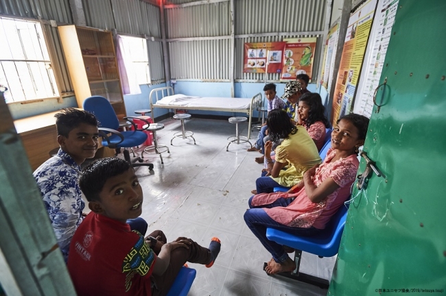 母子健診や予防接種などが行われるキャンプ内の保健センター。設備は決して十分ではない。 © 日本ユニセフ協会_2019_tetsuya.tsuji