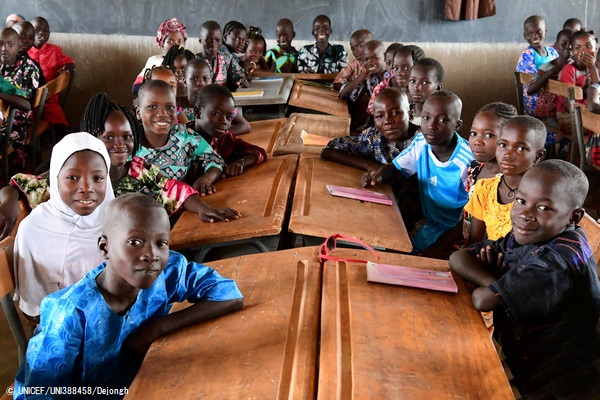 西 中央アフリカ 学校再開はいまだ3分の1 ユニセフ 安全な学習環境の確保を呼びかけ プレスリリース 公益財団法人日本ユニセフ協会のプレスリリース