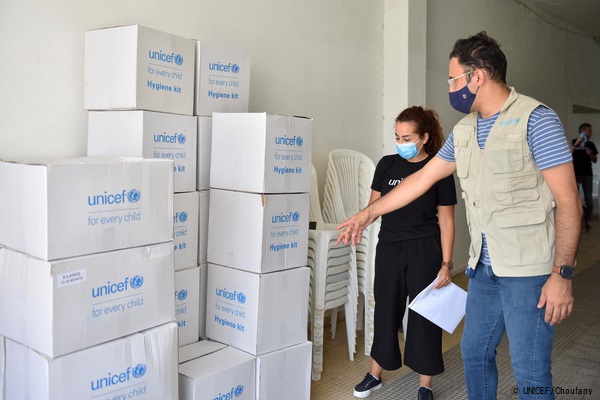 ユニセフの緊急支援物資として届いた衛生キット、ベビーケアキットや感染予防キット。(2020年9月撮影) © UNICEF_Choufany