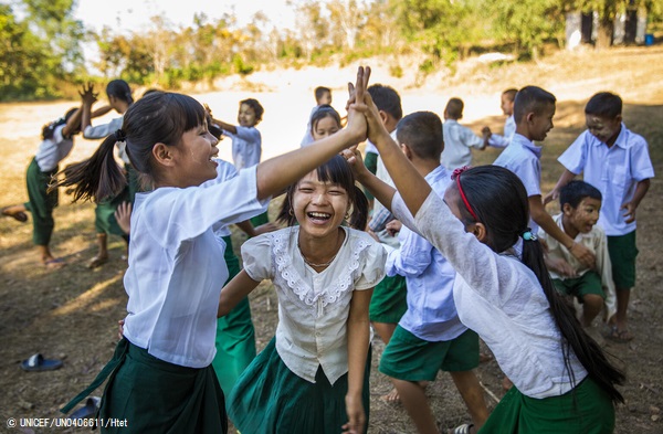 小学校で遊ぶ子どもたち。(2020年1月撮影) ※本文との直接の関係はありません © UNICEF_UN0406611_Htet