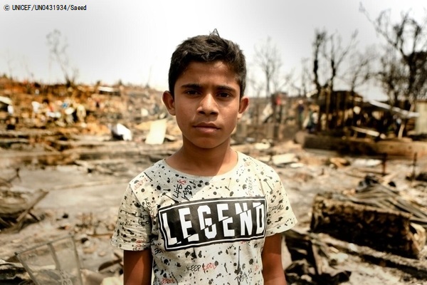 コックスバザールのバルカリ難民キャンプで起きた火災により、自宅や学習教材などの持ち物をすべて失った12歳のジュナイドくん。(2021年3月23日撮影) © UNICEF_UN0431934_Saeed