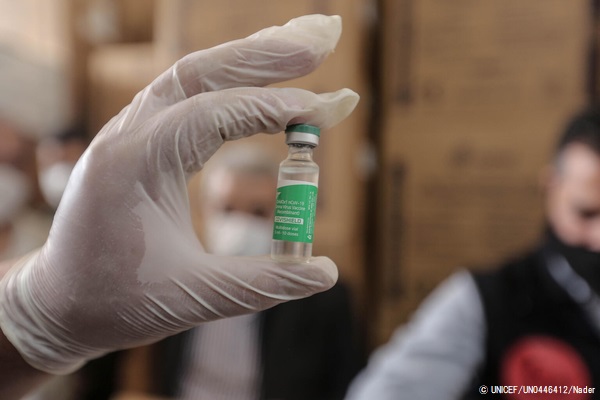 COVAXを通じて届いたCOVID-19ワクチン。(2021年4月21日撮影) © UNICEF_UN0446412_Nader