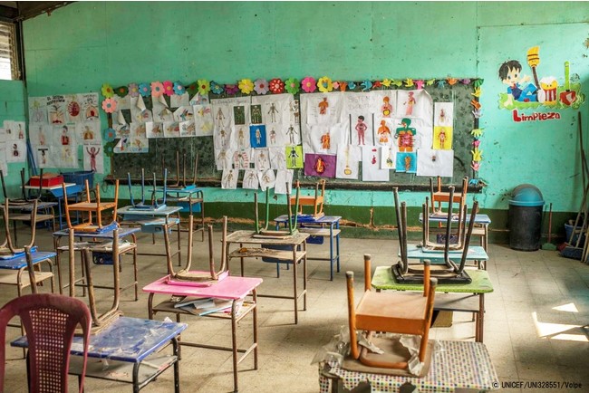 子どもたちのいないパレンシアの学校の教室。(グアテマラ、2020年4月撮影) © UNICEF_UNI328551_Volpe