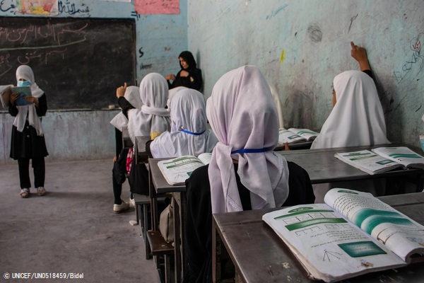 ヘラートにある女子校では、1年生から6年生までの授業が再開した。(2021年9月5日) © UNICEF_UN0518459_Bidel