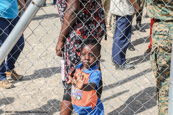 ダリエンの移民受け入れセンターにいる子ども。(2021年3月撮影) © UNICEF_UN0433700_Moreno Gonzalez