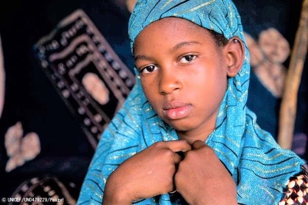 家庭が貧しく幼い頃に結婚を約束させられた12歳のマイモウナさん。成績は優秀で、将来は教師になりたいと話します。(モーリタニア、2021年6月撮影) © UNICEF_UN0479229_Pouget