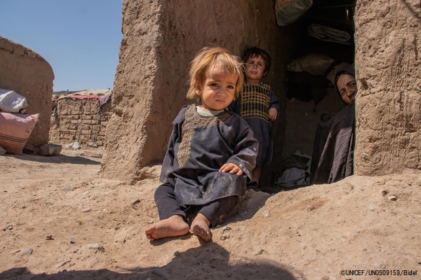 2021年初頭より55万人以上の人々が国内避難民となっているアフガニスタン。その半数が子ども。　© UNICEF_UN0509159_Bidel 