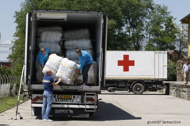 ベオグラードに到着した支援物資 ©UNICEF Serbia/2014