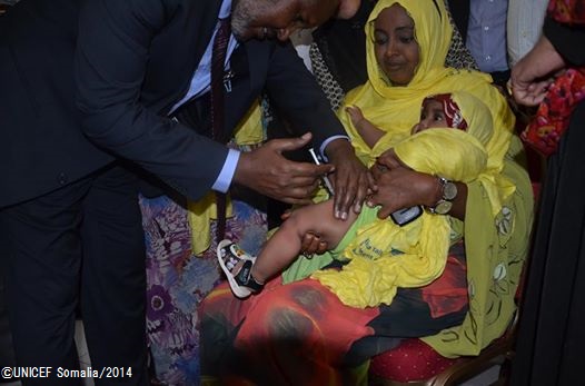 はしかの予防接種を受ける子ども ©UNICEF Somalia /2014