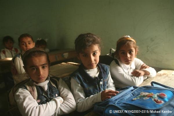 イラク西部・アンバールの学校に通う子どもたち　© UNICEF/NYHQ2007-2319/Michael Kamber