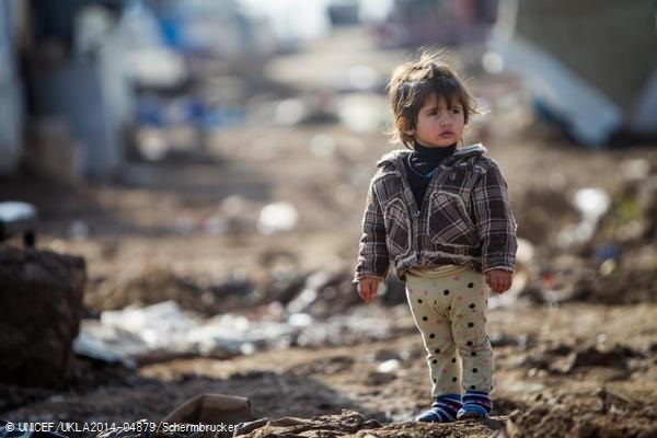 イラク北部に避難しているシリア難民の女の子。© UNICEF/UKLA2014-04879/Schermbrucker