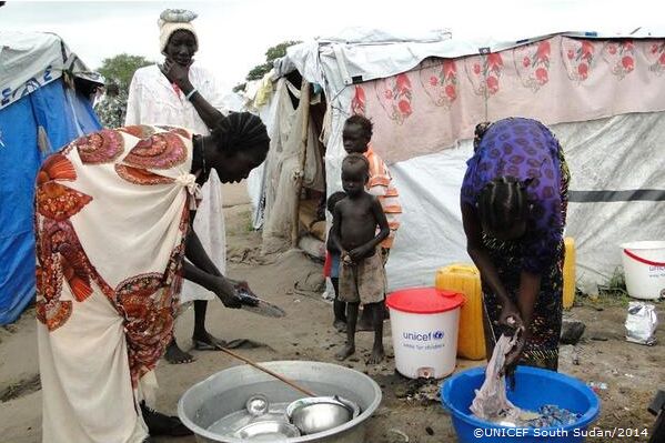 ユニセフは避難所内外で安全な水を供給 ©UNICEF South Sudan/2014