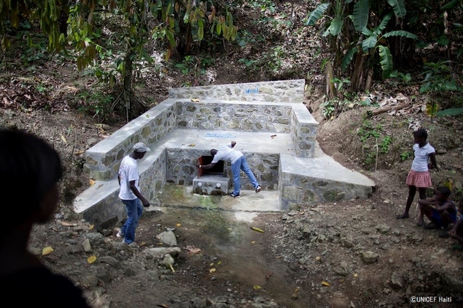 ハイチ国内で導入されているコミュニティによる包括的な衛生アプローチ。©UNICEF Haiti