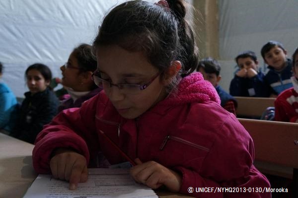 ホムスの避難所にある補習クラスで勉強をする子ども※記事との直接の関係はありません。© UNICEF/NYHQ2013-0130/Morooka