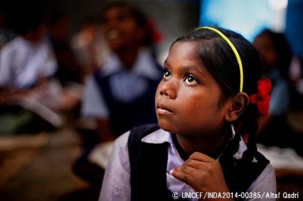 小学校で授業を受ける女の子。（インド）© UNICEF_INDA_2014-00385Altaf Qadri