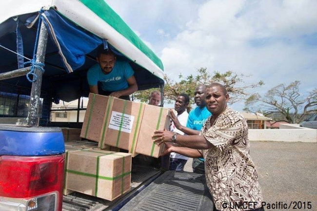 ユニセフは追加の緊急支援物資を輸送。©UNICEF Pacific_2015