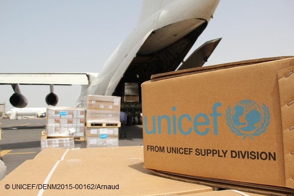 イエメン・サヌアに向けて届けられるユニセフの支援物資。© UNICEF_DENM2015-00162_Arnaud