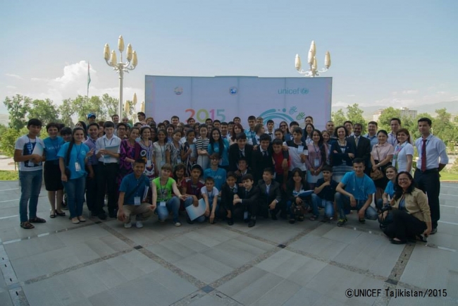 国際会合に先立ち、各国の子どもたちが「子ども水と衛生フォーラム」に参加。©UNICEF Tajikistan_2015