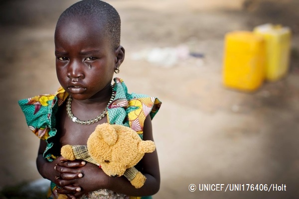 避難民キャンプに身を寄せる3歳の子ども。© UNICEF_UNI176406_Holt