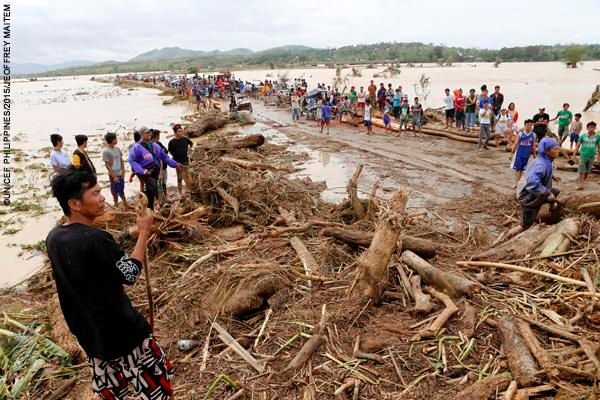 台風24号が直撃したヌエヴァ・エシハ州パラワン市の様子。©UNICEF PHILIPPINES_2015_JEOFFREY MAITEM