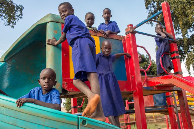 ECDセンターで遊ぶウガンダの子どもたち。© UNICEF_UN03310_Ose