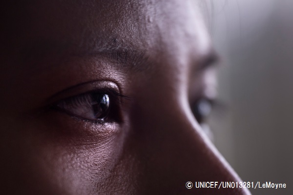 10代のときに武装グループと共に行動をしていた女性。© UNICEF_UN013281_LeMoyne