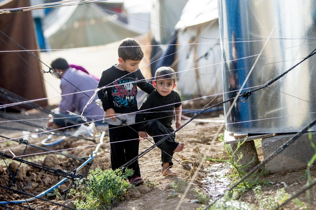 イラク・ドミズ難民キャンプに身を寄せるシリア難民の子どもたち（本文とは直接関係がありません）(c)UNICEF/UKLA2012-00854/KARIN SCHERMBRUCKER