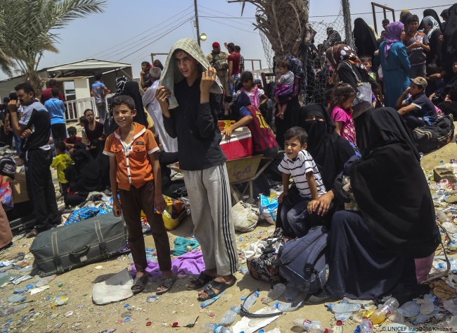 ファルージャから逃れてきた人々。© UNICEF Iraq_2016_Khuzaie
