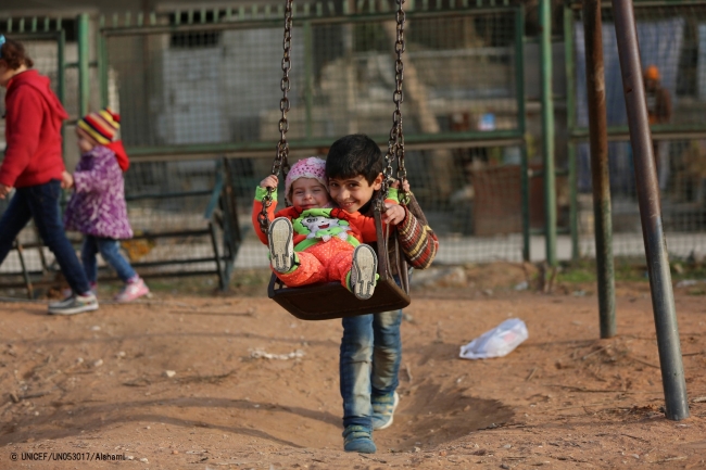 爆撃のない日常を楽しむ子どもたち（2017年1月5日撮影））※本文との直接の関係はありません。© UNICEF_UN053017_Alshami
