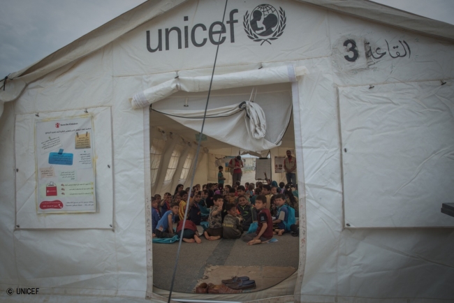 国内避難民の子どもたちのための学校（2017年4月18日撮影）© UNICEF