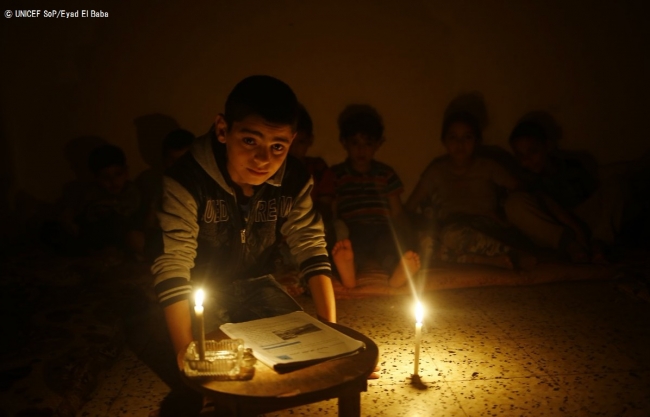 ガザでは、100万人の子どもたちが、1日に最大20時間の電気のない生活を続けている。© UNICEF SoP_Eyad El Baba