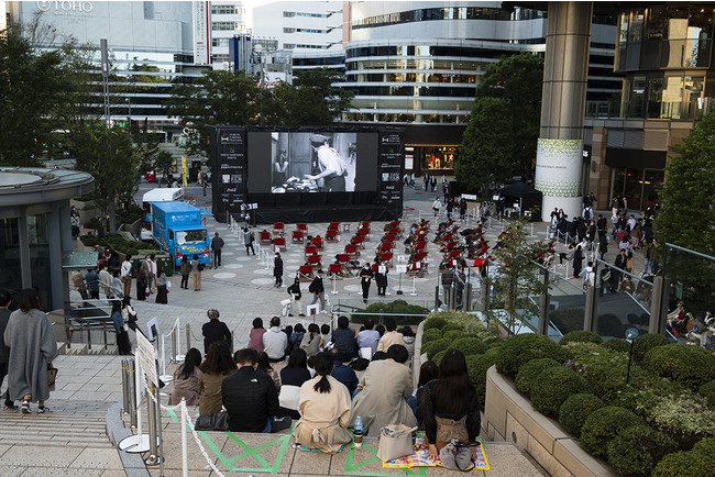 地域連携イベントの一例　毎年10、11月開催　Hibiya Cinema Festival（ステップ広場）