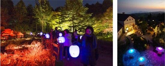 【左】高橋匡太「Glow with Night Garden Project in Rokko 提灯行列ランドスケープ」 2016年　六甲高山植物園　【右】Summer Lighting Night Cafe 六甲ガーデンテラス